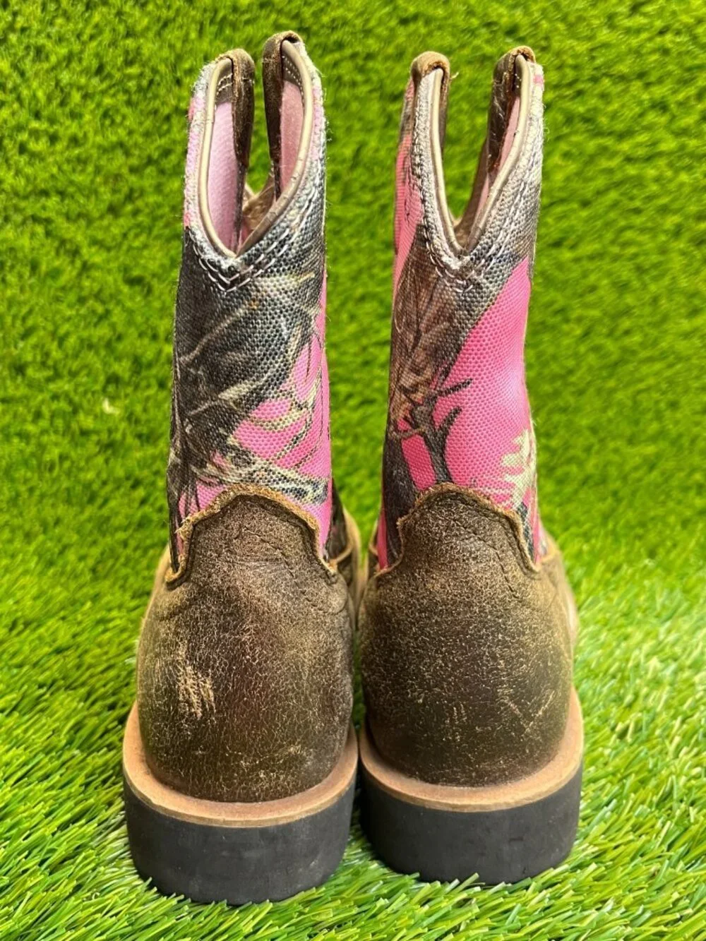 Ariat please review
